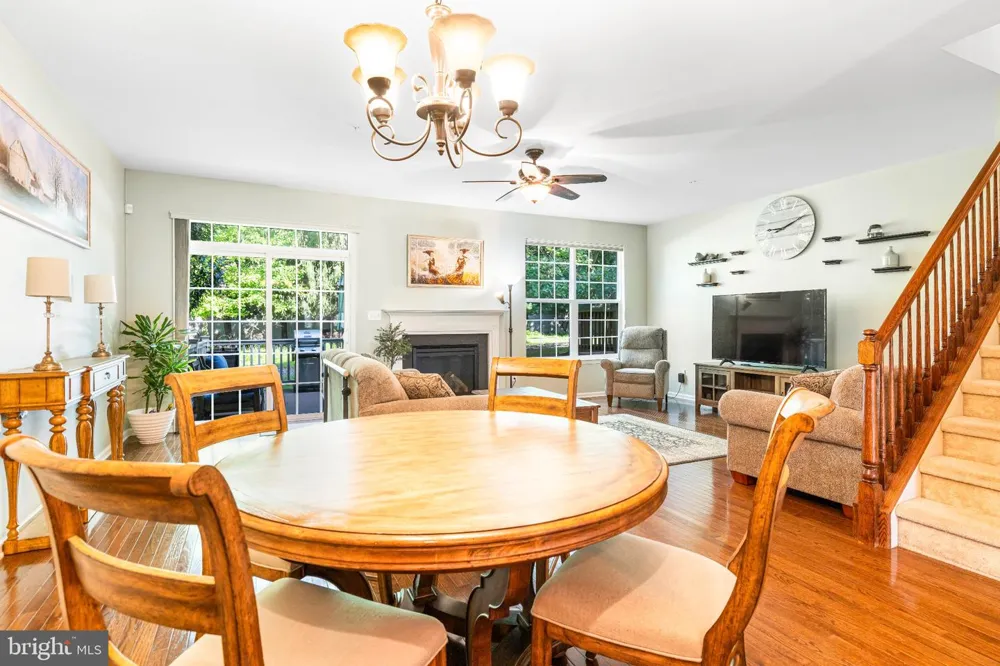 8 JAMIES COURT Warminster, PA 18974