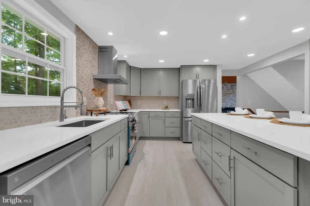 2283 DOSINIA COURT Reston, VA 20191