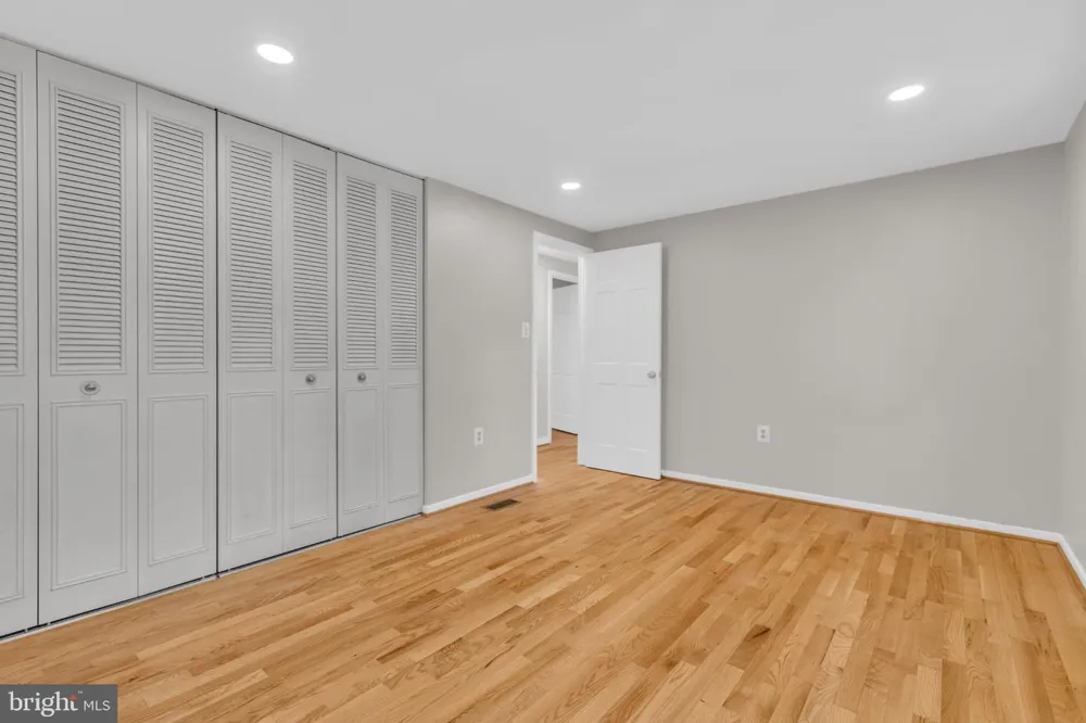 2283 DOSINIA COURT Reston, VA 20191