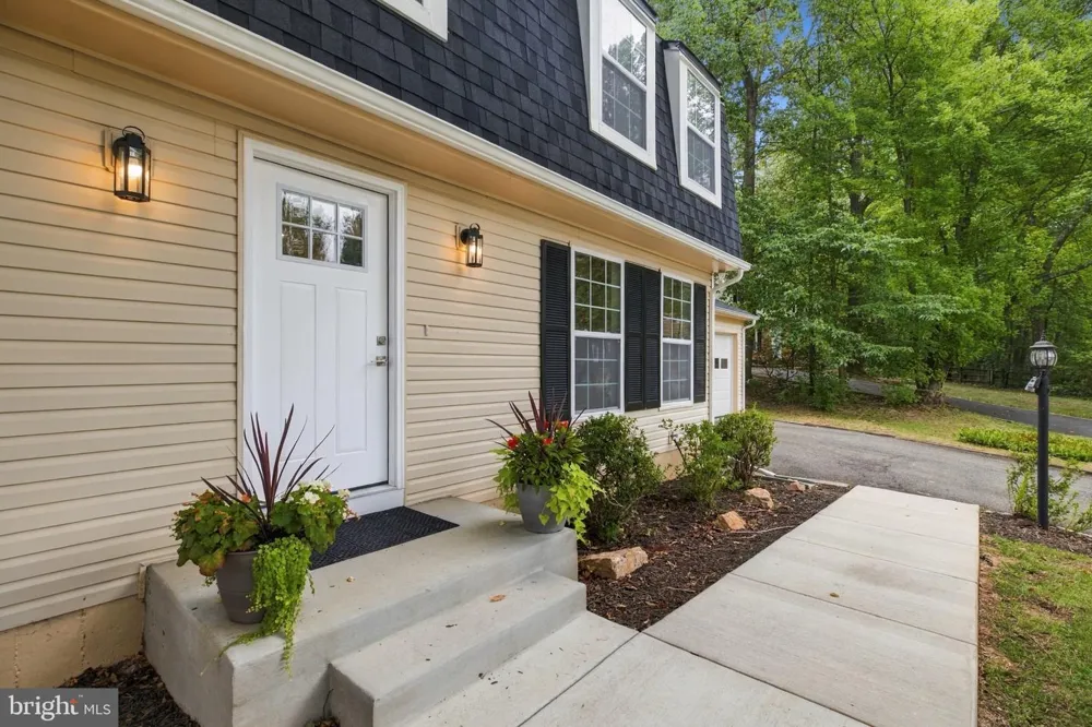 2283 DOSINIA COURT Reston, VA 20191