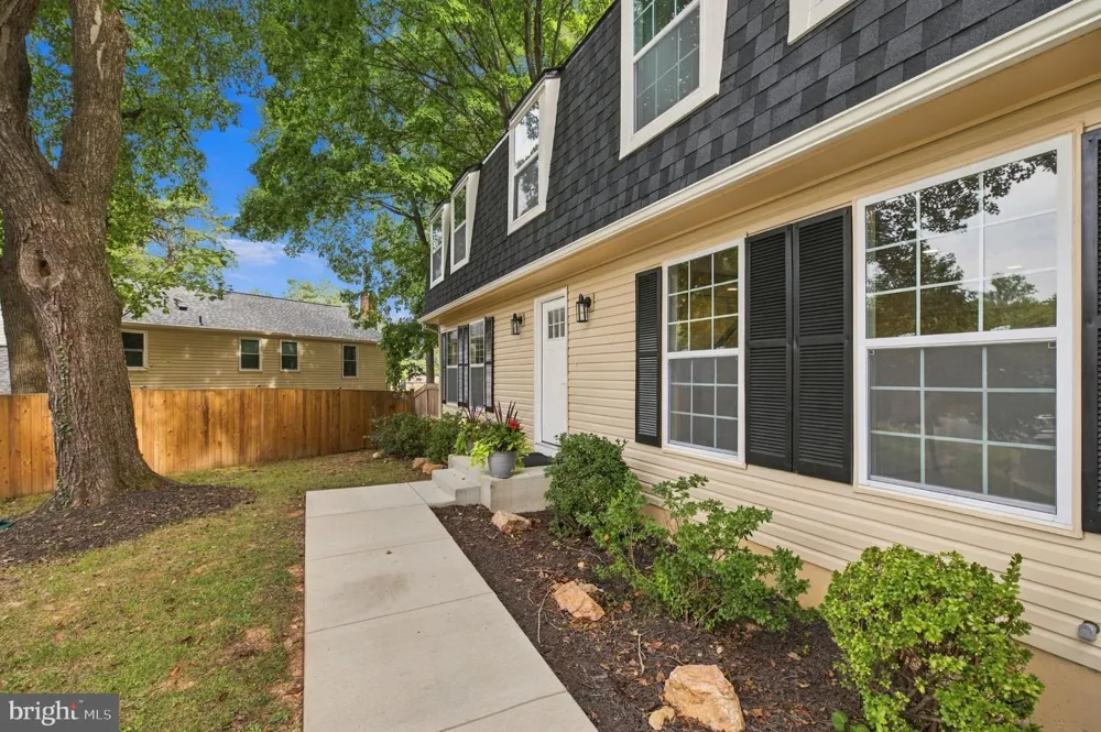 2283 DOSINIA COURT Reston, VA 20191