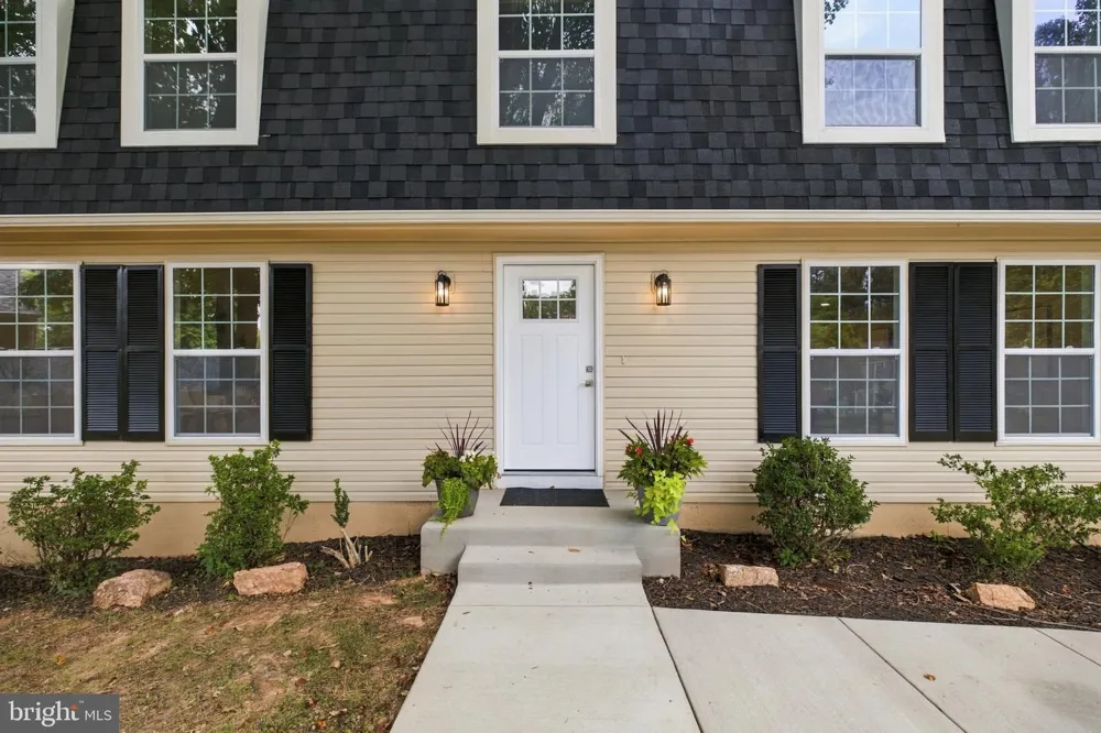 2283 DOSINIA COURT Reston, VA 20191