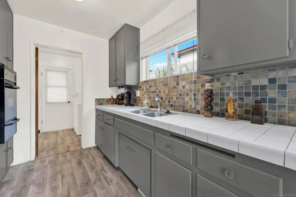 5562 Division San Diego, CA 92114