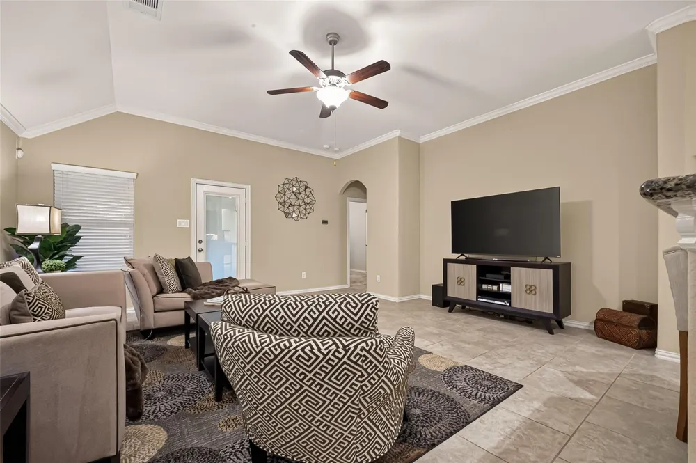 6807 Peach Mill Lane Dickinson, TX 77539