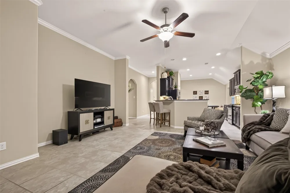 6807 Peach Mill Lane Dickinson, TX 77539