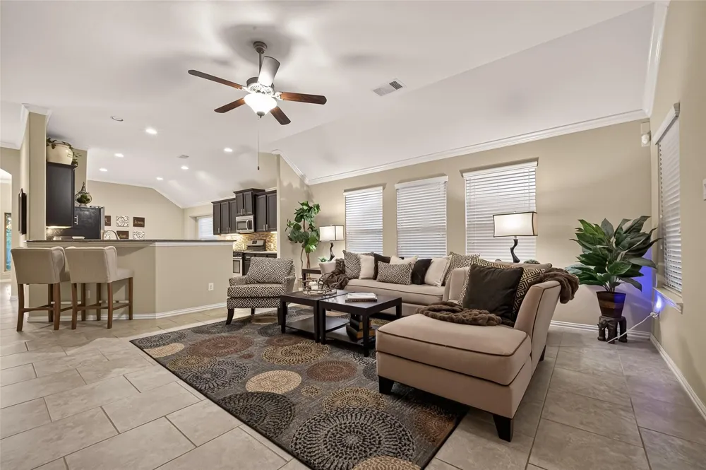 6807 Peach Mill Lane Dickinson, TX 77539