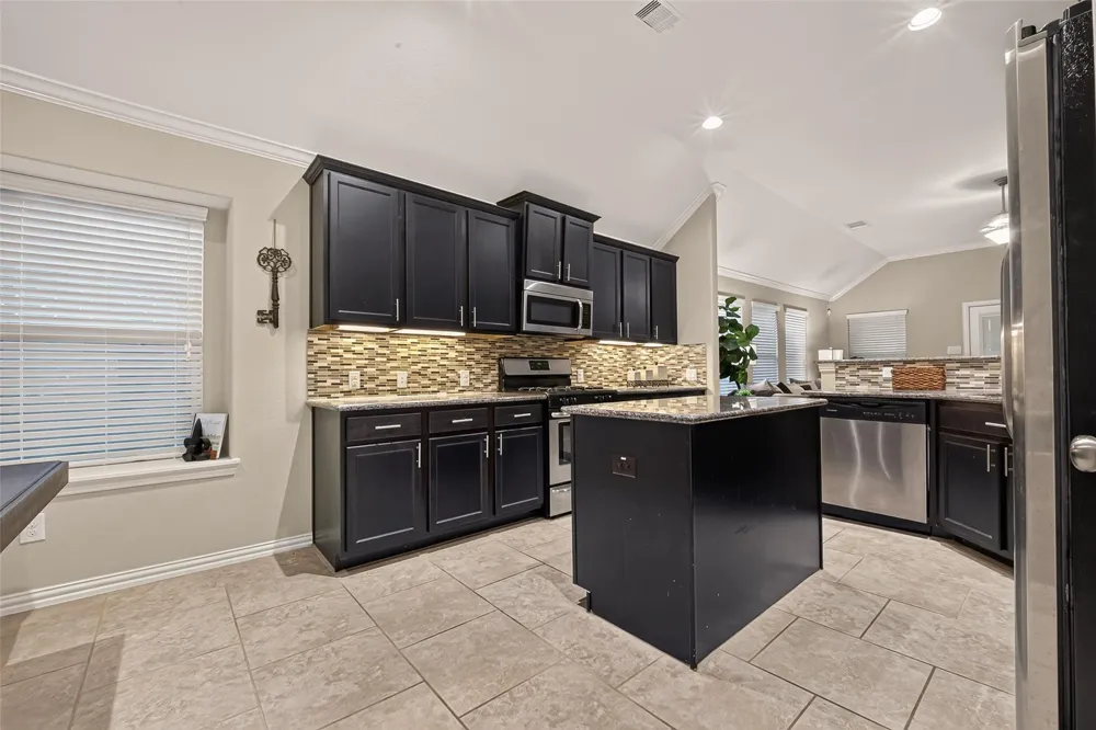6807 Peach Mill Lane Dickinson, TX 77539