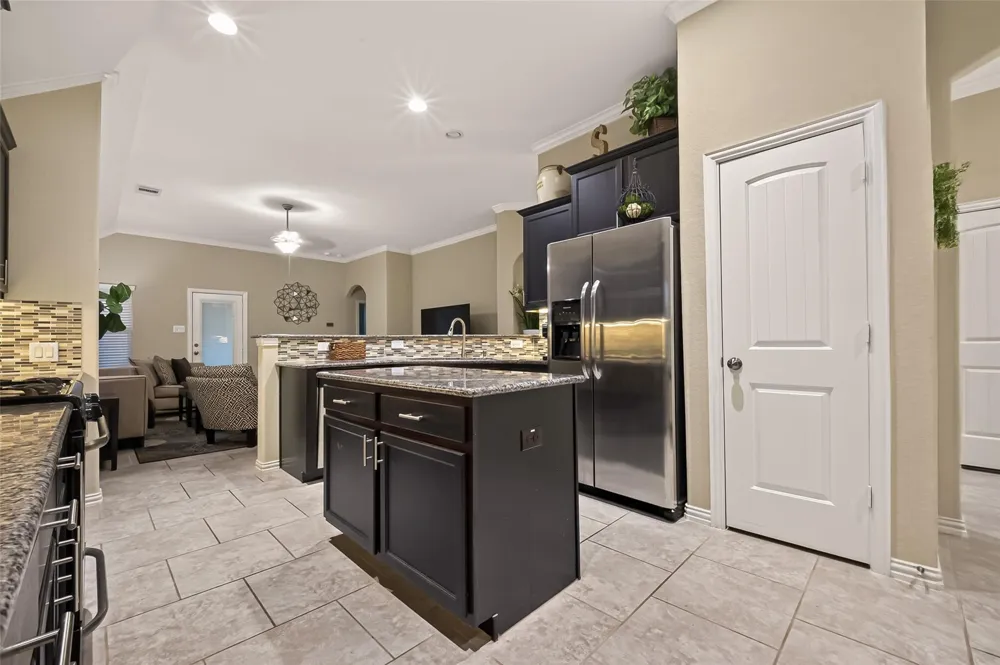 6807 Peach Mill Lane Dickinson, TX 77539
