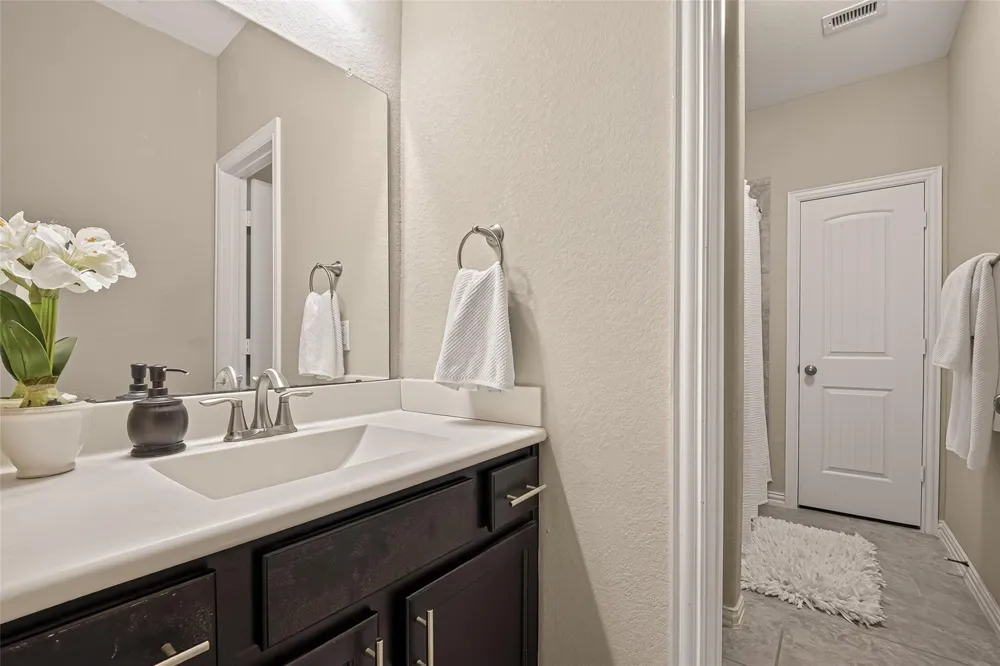6807 Peach Mill Lane Dickinson, TX 77539