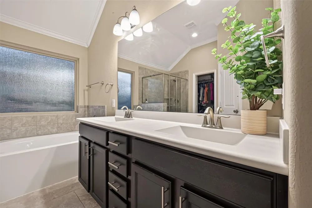 6807 Peach Mill Lane Dickinson, TX 77539