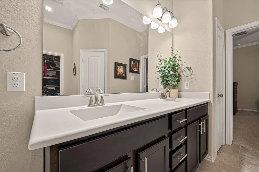 6807 Peach Mill Lane Dickinson, TX 77539