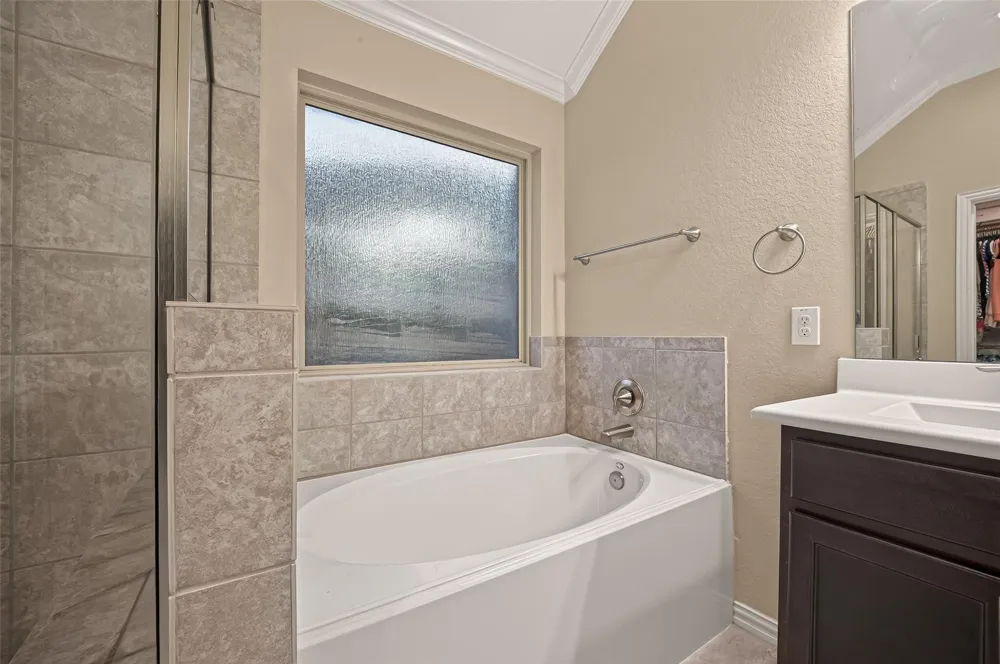 6807 Peach Mill Lane Dickinson, TX 77539
