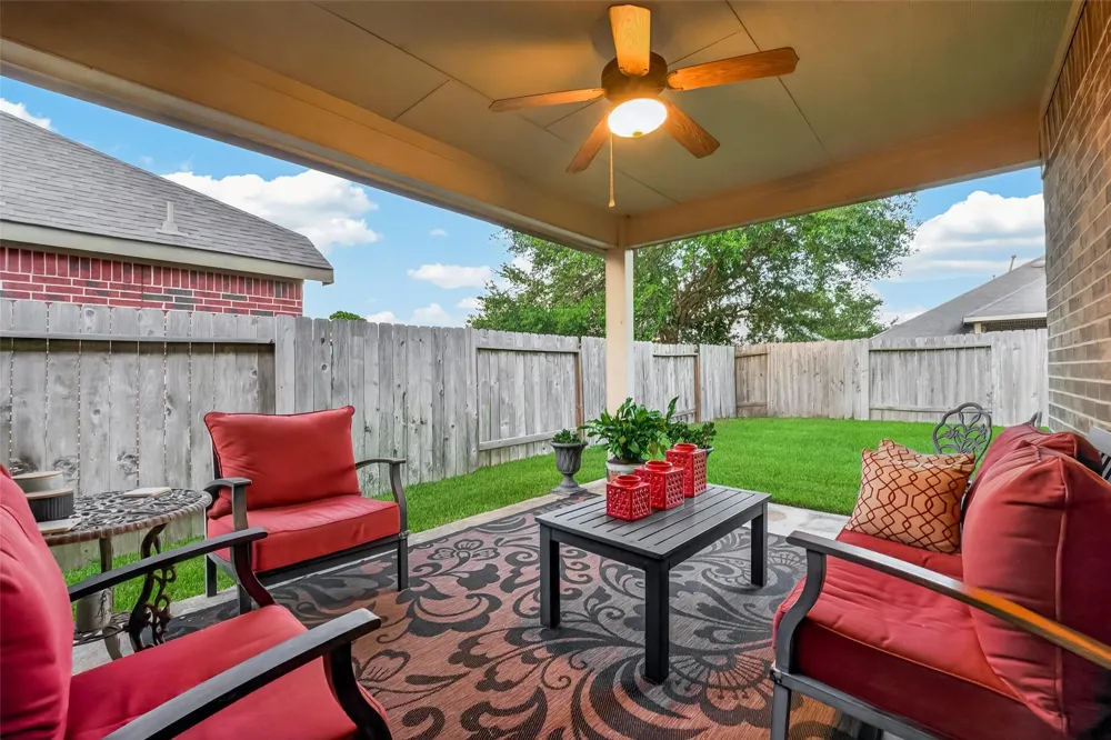 6807 Peach Mill Lane Dickinson, TX 77539