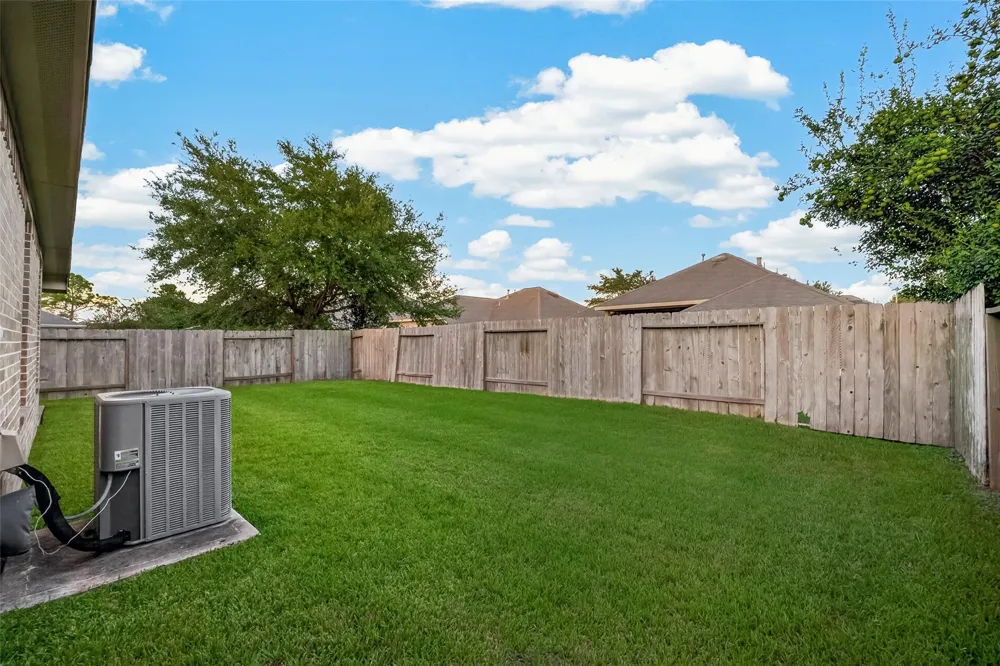 6807 Peach Mill Lane Dickinson, TX 77539