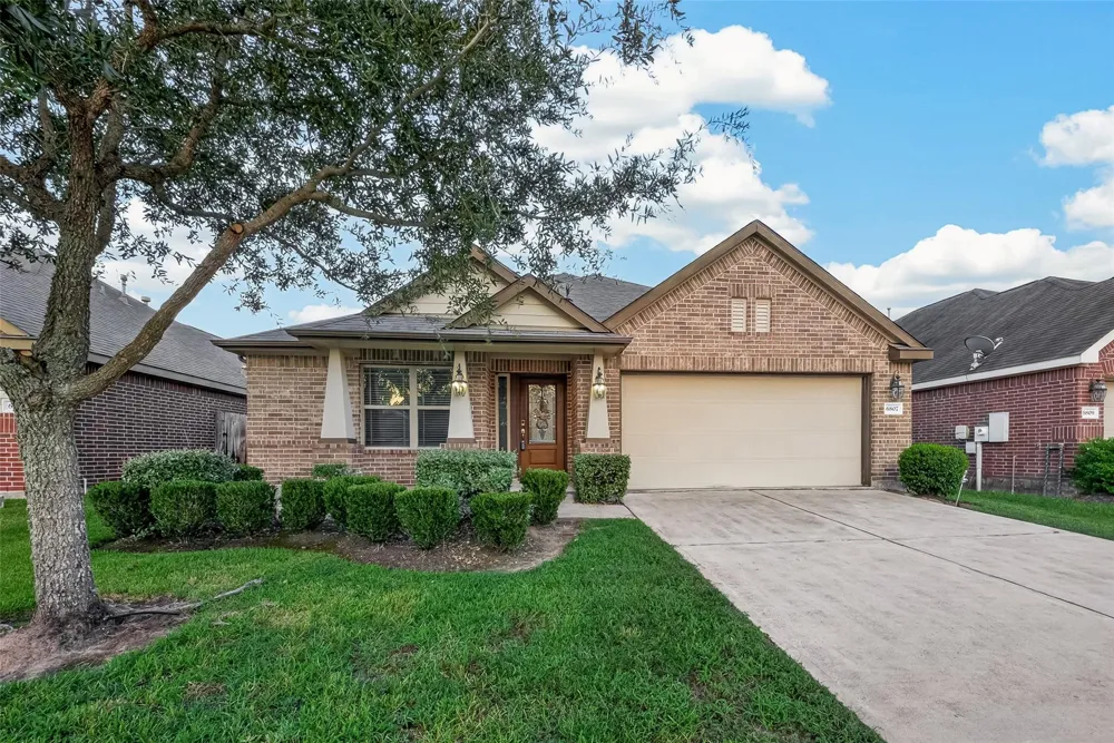 6807 Peach Mill Lane Dickinson, TX 77539