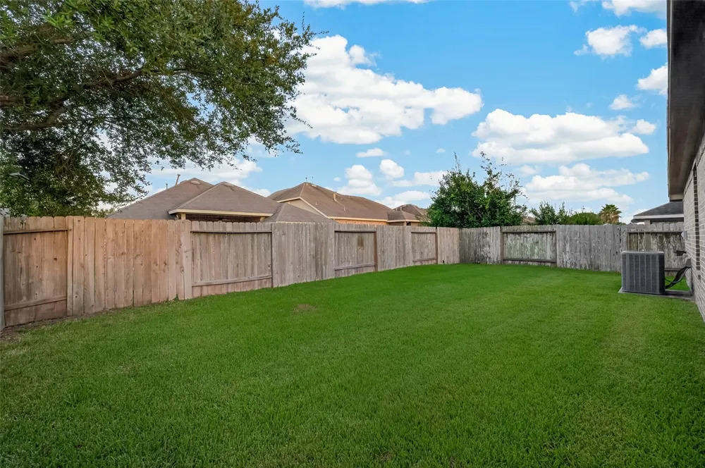 6807 Peach Mill Lane Dickinson, TX 77539