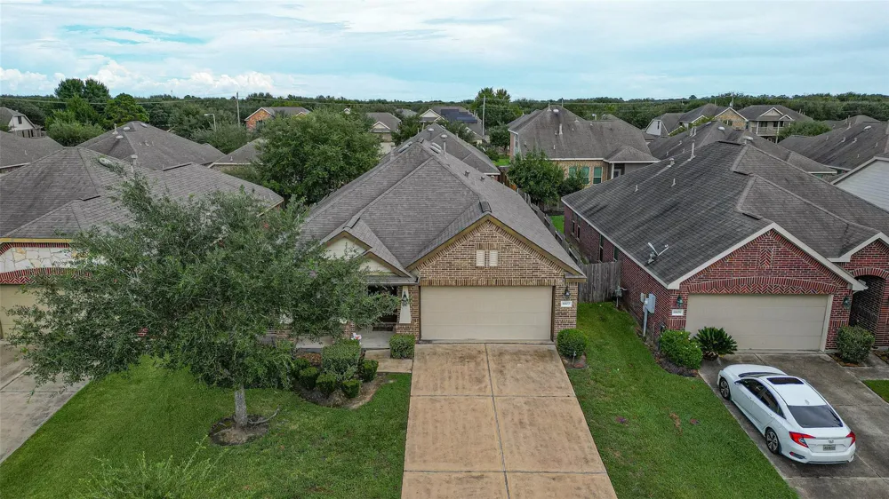 6807 Peach Mill Lane Dickinson, TX 77539