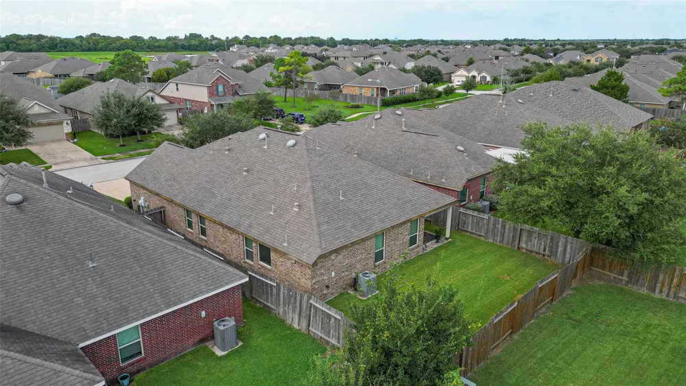6807 Peach Mill Lane Dickinson, TX 77539