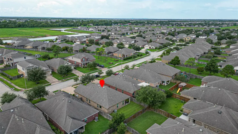 6807 Peach Mill Lane Dickinson, TX 77539