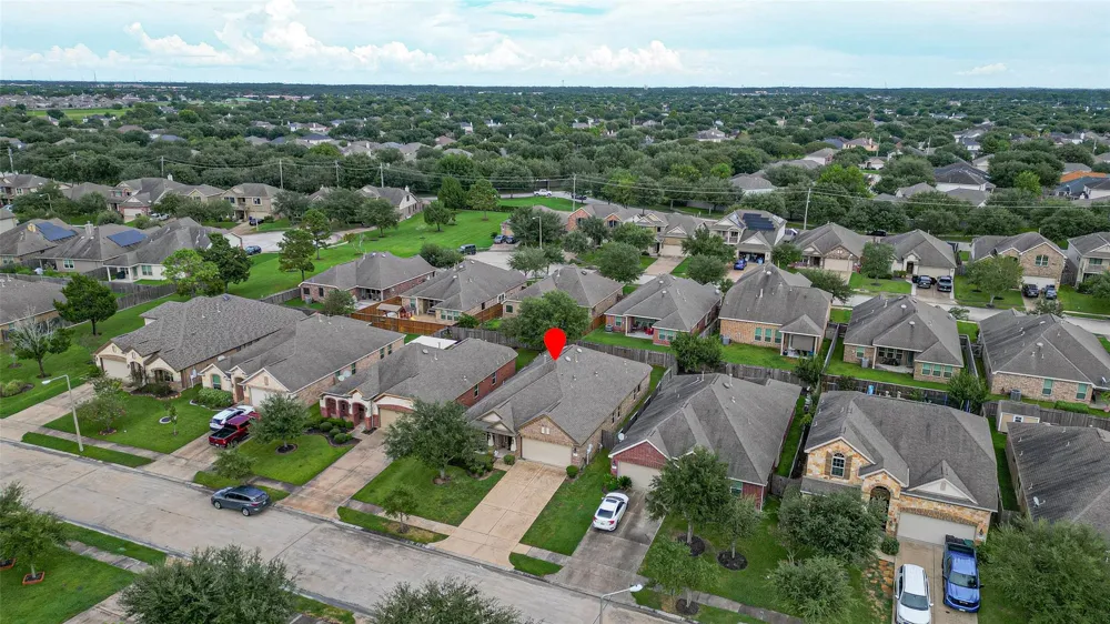 6807 Peach Mill Lane Dickinson, TX 77539