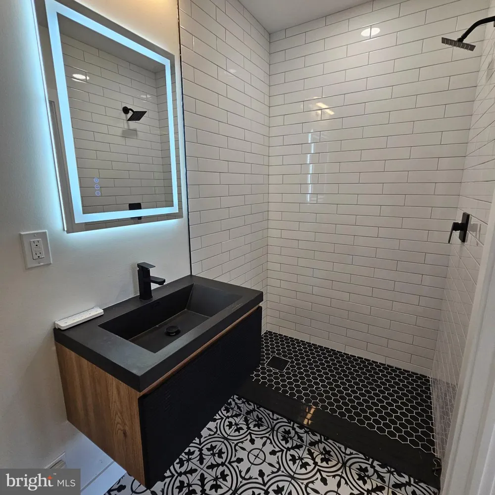 5755 17TH STREET Philadelphia, PA 19141