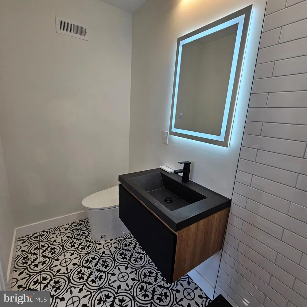 5755 17TH STREET Philadelphia, PA 19141
