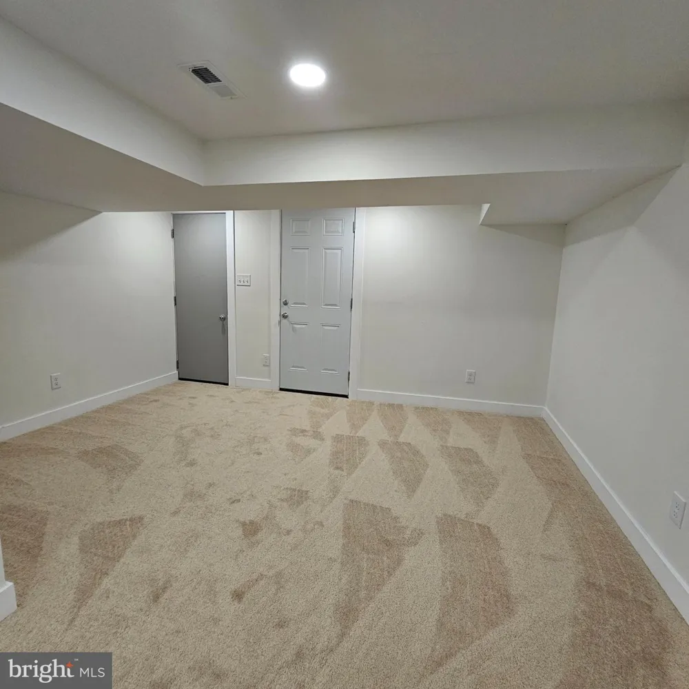 5755 17TH STREET Philadelphia, PA 19141