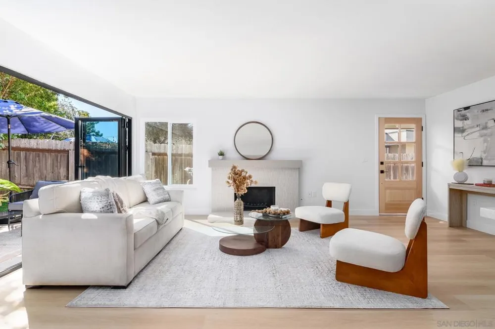 2839 Cazadero Dr Carlsbad, CA 92009