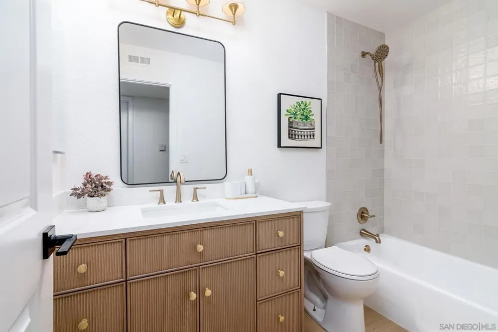 2839 Cazadero Dr Carlsbad, CA 92009