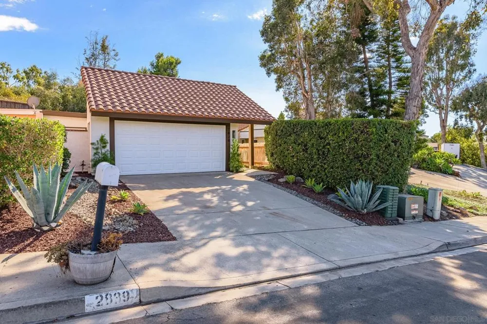 2839 Cazadero Dr Carlsbad, CA 92009