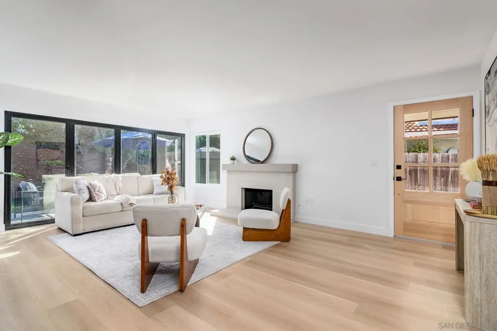 2839 Cazadero Dr Carlsbad, CA 92009