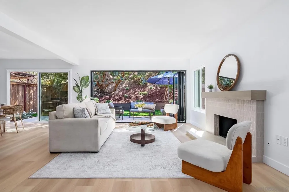 2839 Cazadero Dr Carlsbad, CA 92009