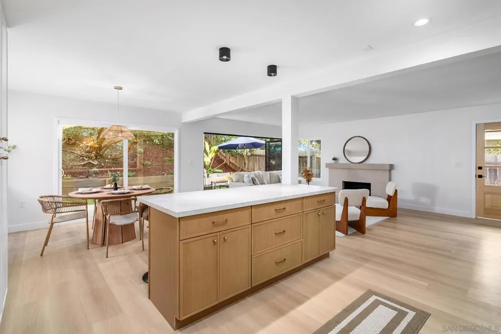 2839 Cazadero Dr Carlsbad, CA 92009