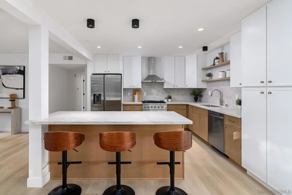 2839 Cazadero Dr Carlsbad, CA 92009