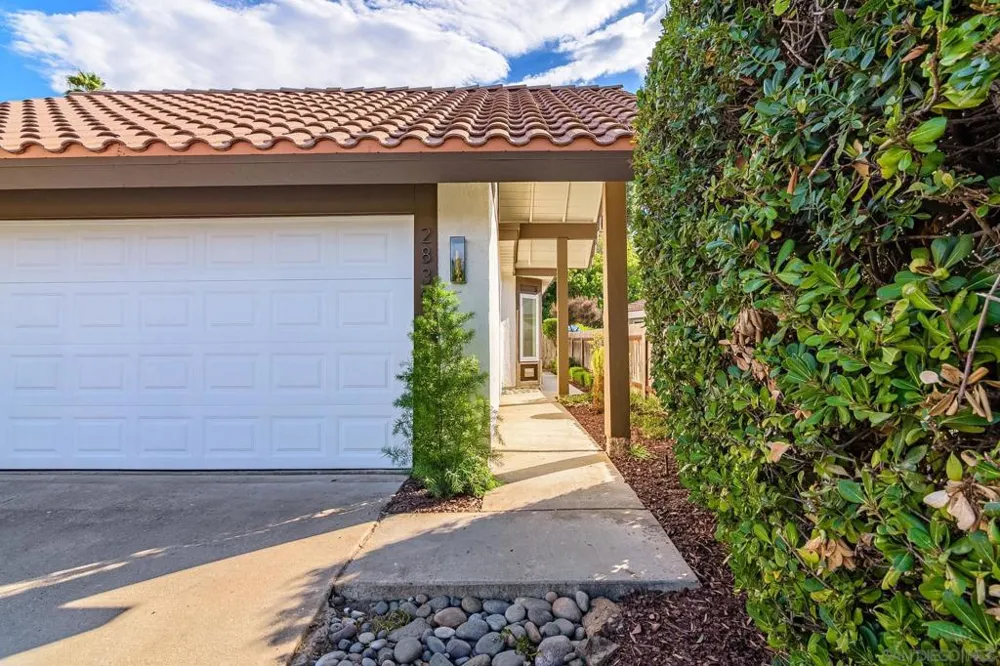 2839 Cazadero Dr Carlsbad, CA 92009