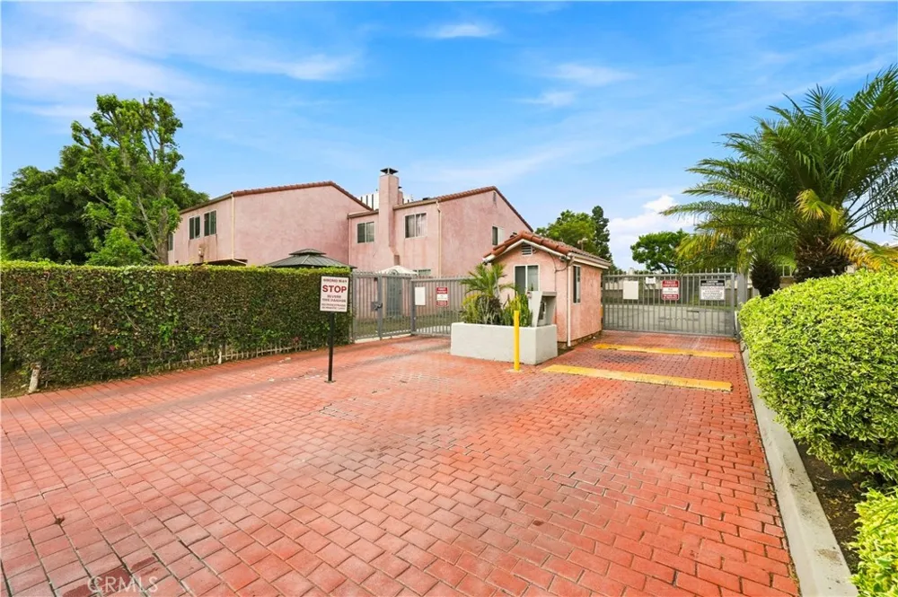 106 Racquet Club Compton, CA 90220