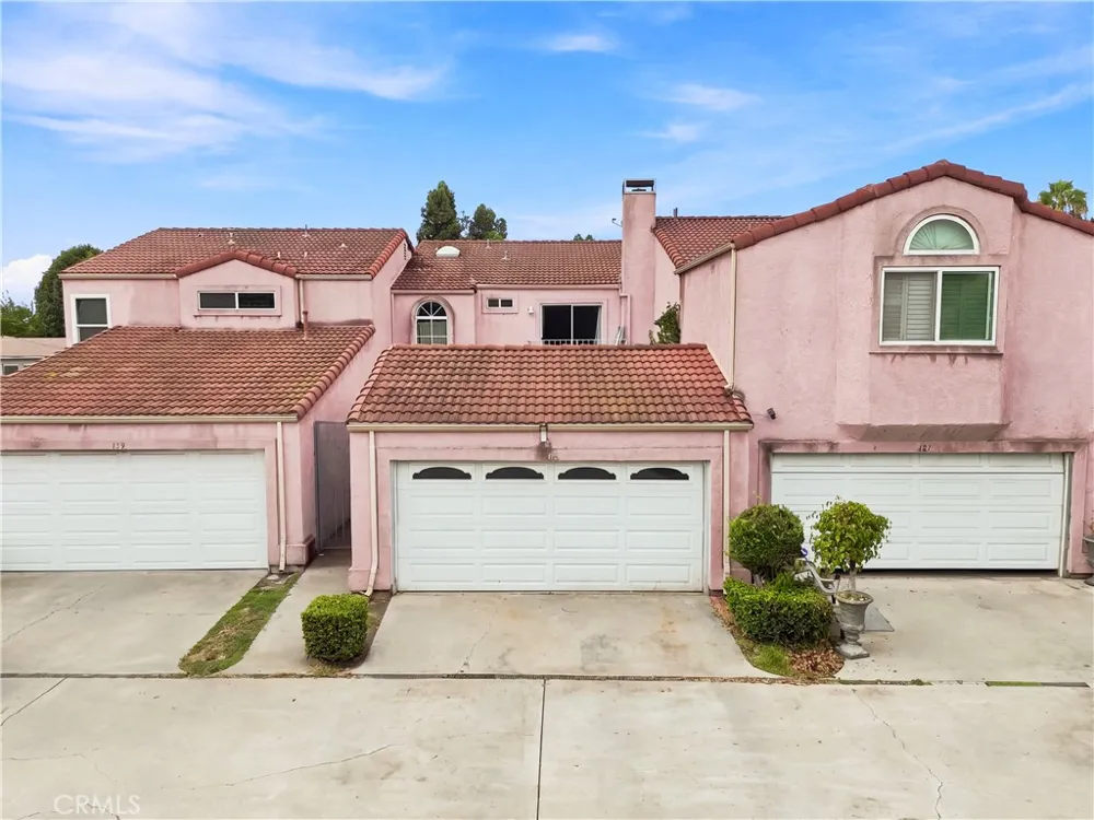 106 Racquet Club Compton, CA 90220