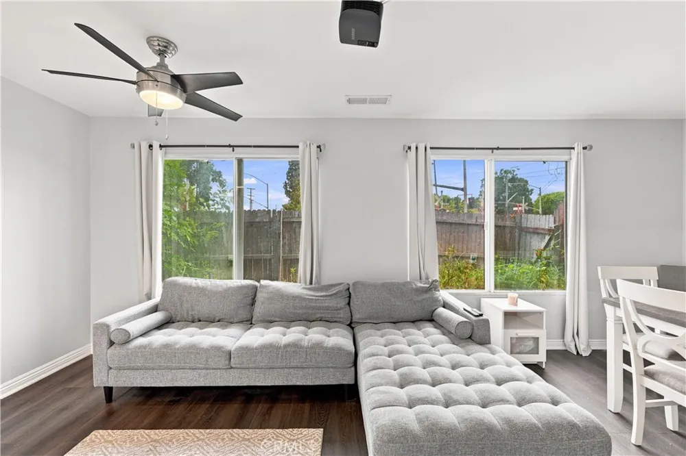 106 Racquet Club Compton, CA 90220