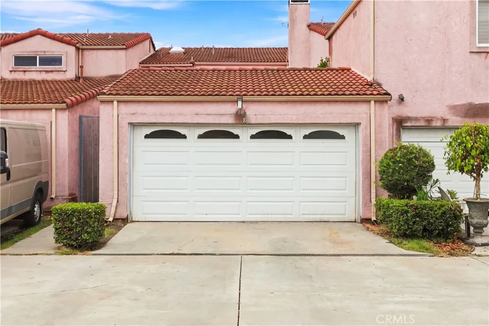 106 Racquet Club Compton, CA 90220