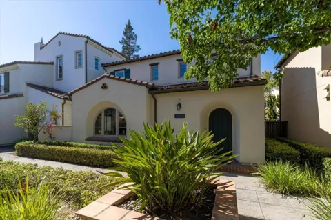 1214 Dahlia Loop