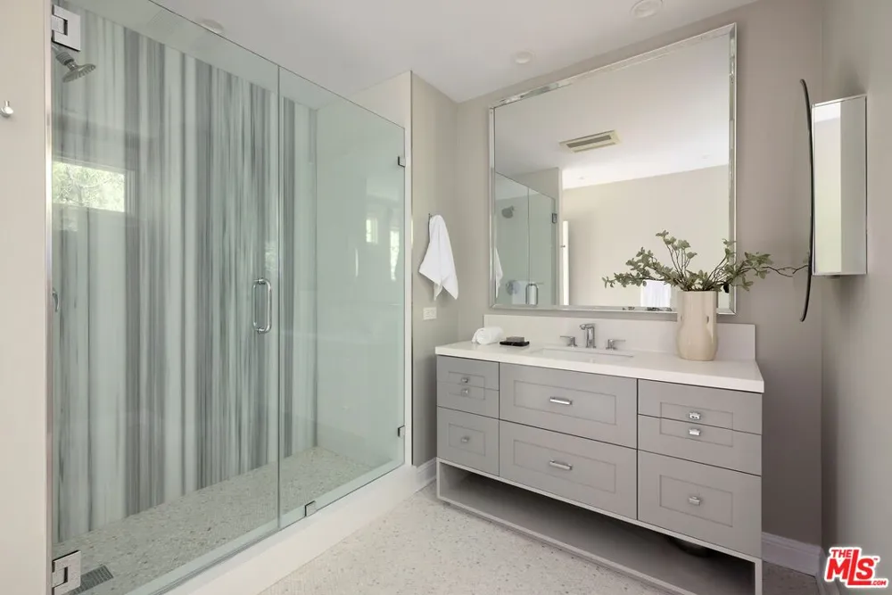 13574 D'Este Drive Pacific Palisades, CA 90272