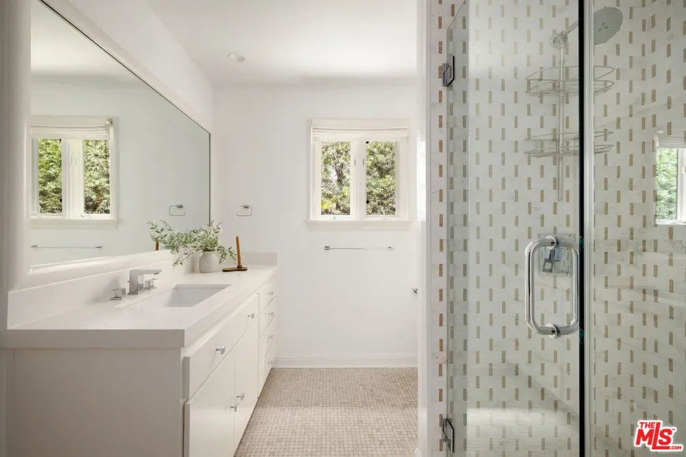 13574 D'Este Drive Pacific Palisades, CA 90272