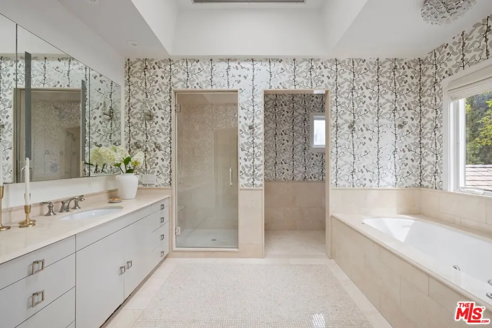 13574 D'Este Drive Pacific Palisades, CA 90272