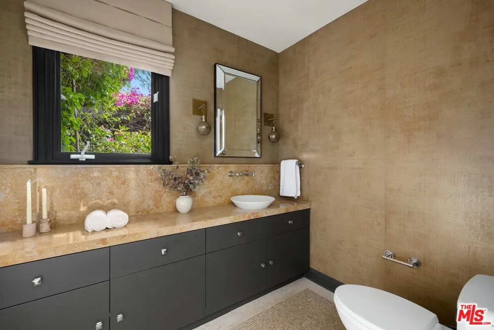 13574 D'Este Drive Pacific Palisades, CA 90272