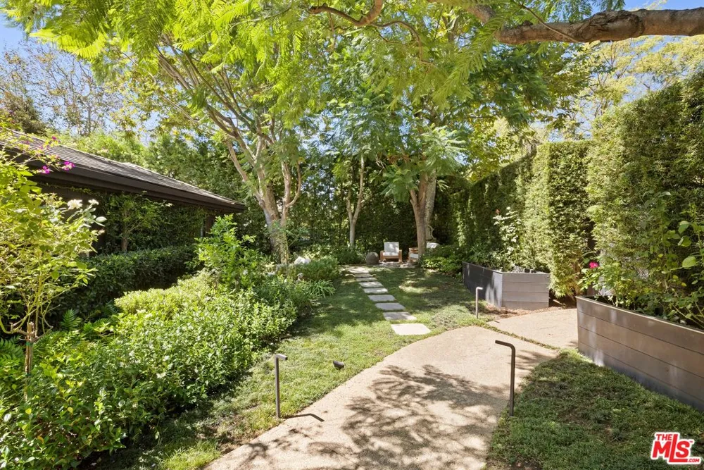 13574 D'Este Drive Pacific Palisades, CA 90272