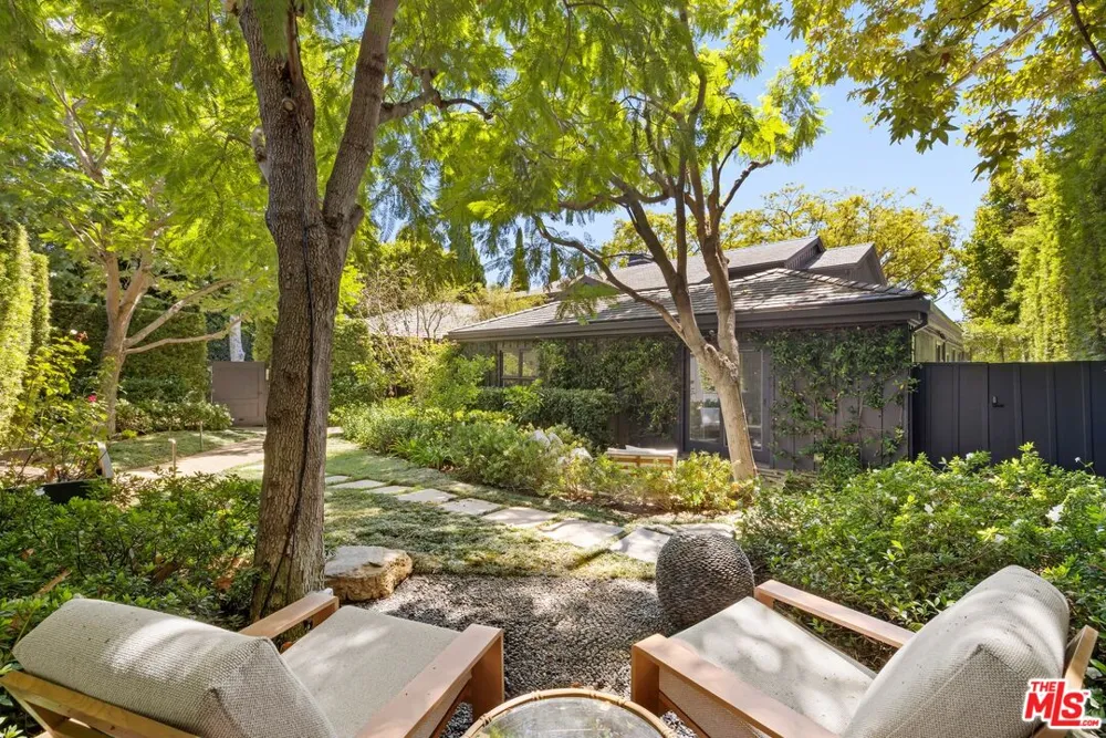 13574 D'Este Drive Pacific Palisades, CA 90272