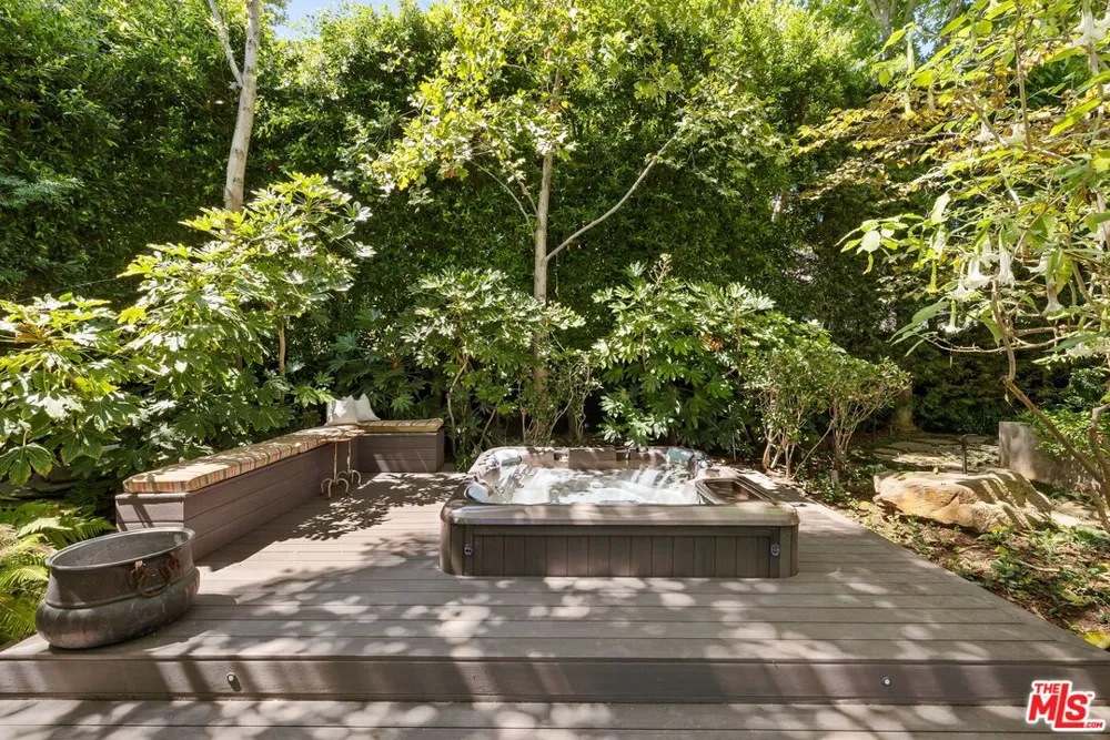 13574 D'Este Drive Pacific Palisades, CA 90272