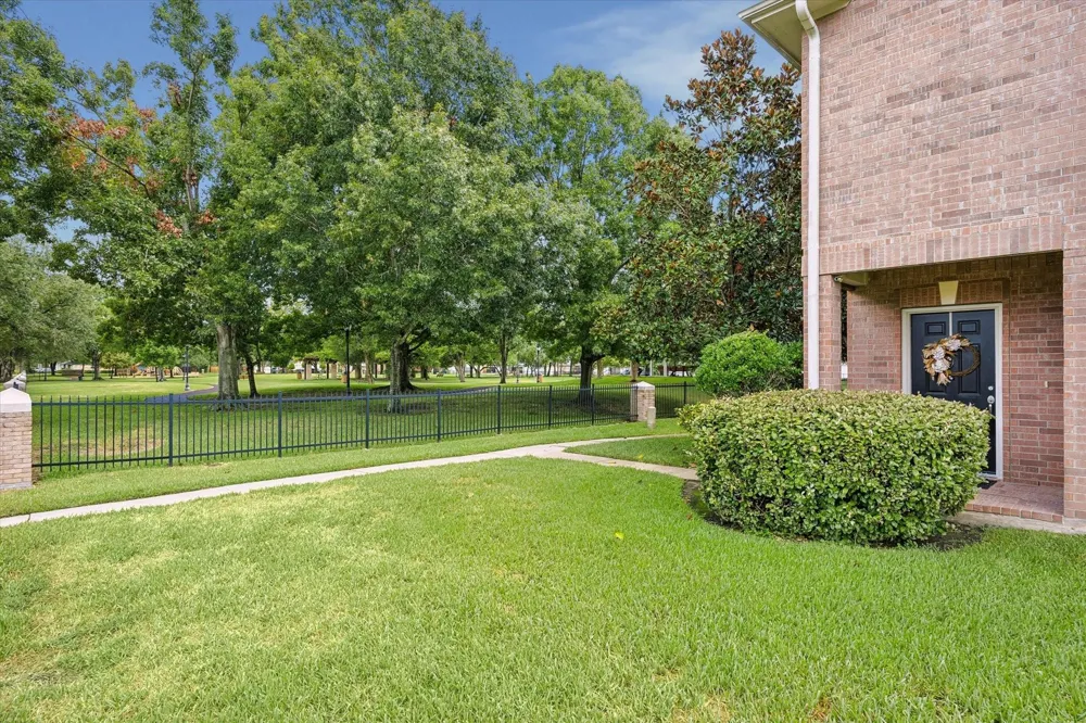 607 Travis Street #9 Webster, TX 77598