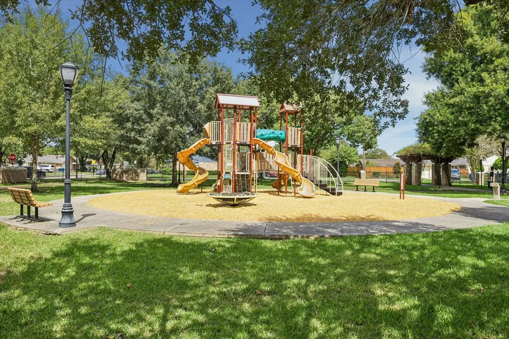 607 Travis Street #9 Webster, TX 77598