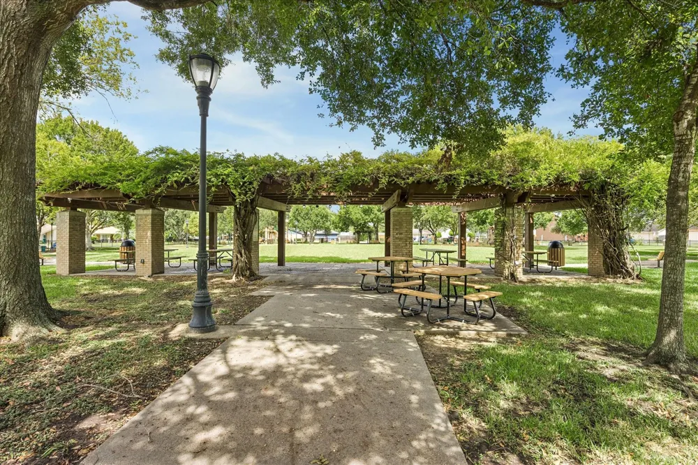 607 Travis Street #9 Webster, TX 77598